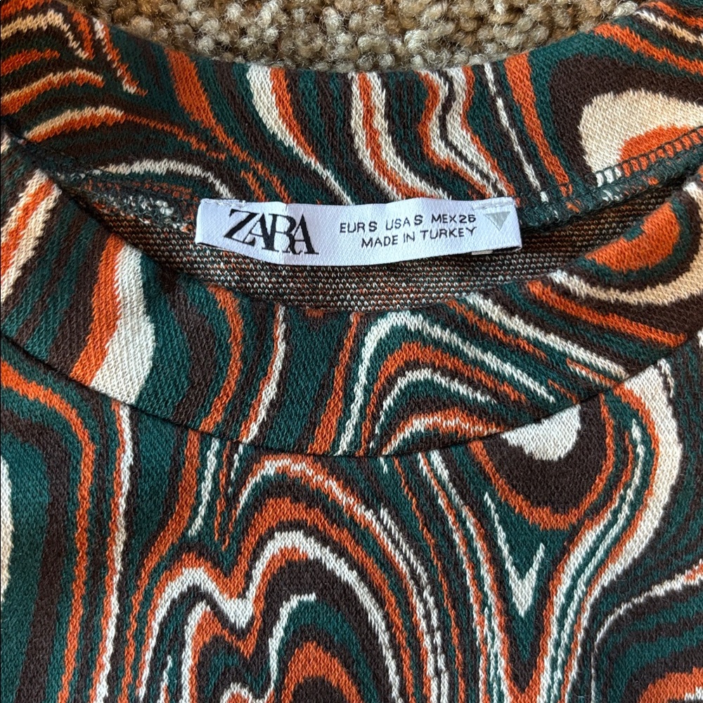 Zara Groovy Sweater - Picture 2 of 4